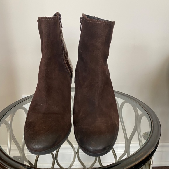Brown suede ankle boots - Picture 2 of 3